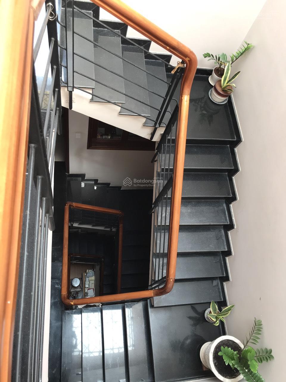 Chủ ngộp bán gấp nhà HXH vào nhà Quang Trung P10 đối diện Vincom-DT 5x16m 1 trệt lửng 2 lầu ST- 9tỷ