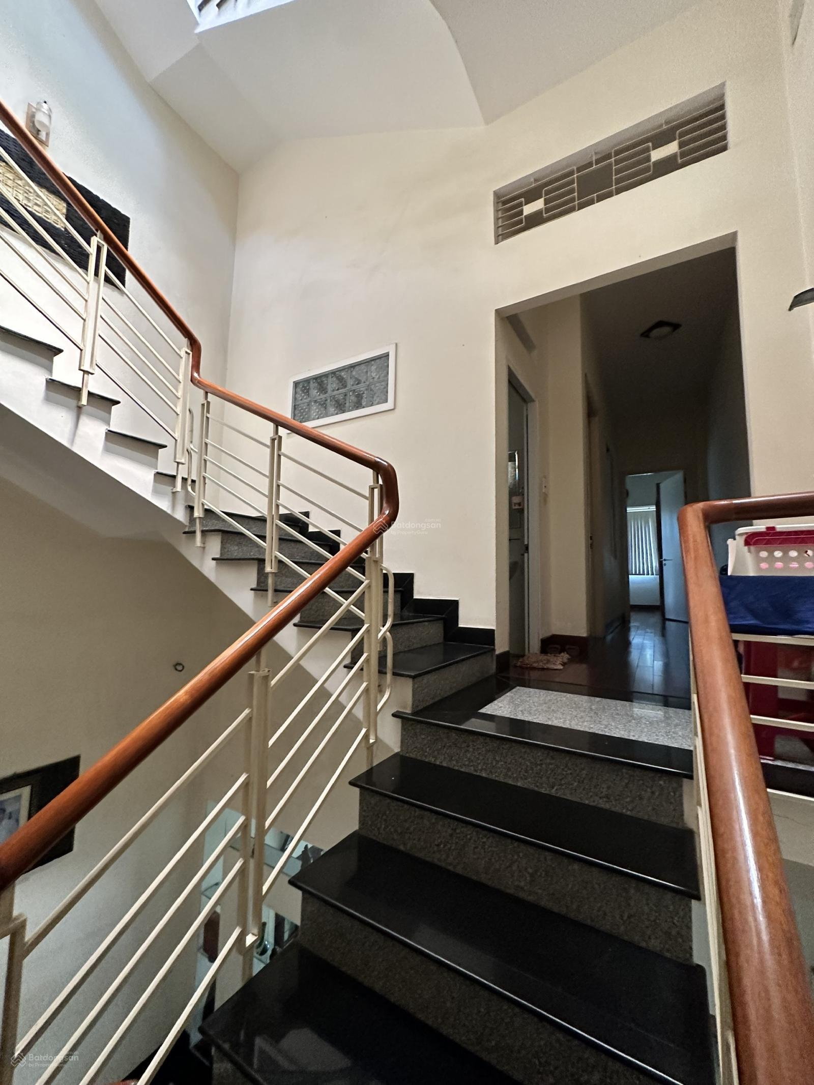 Bán nhà đường Nguyễn Tri Phương, giá 11 tỷ, ngay TTTP. LH Tuyết