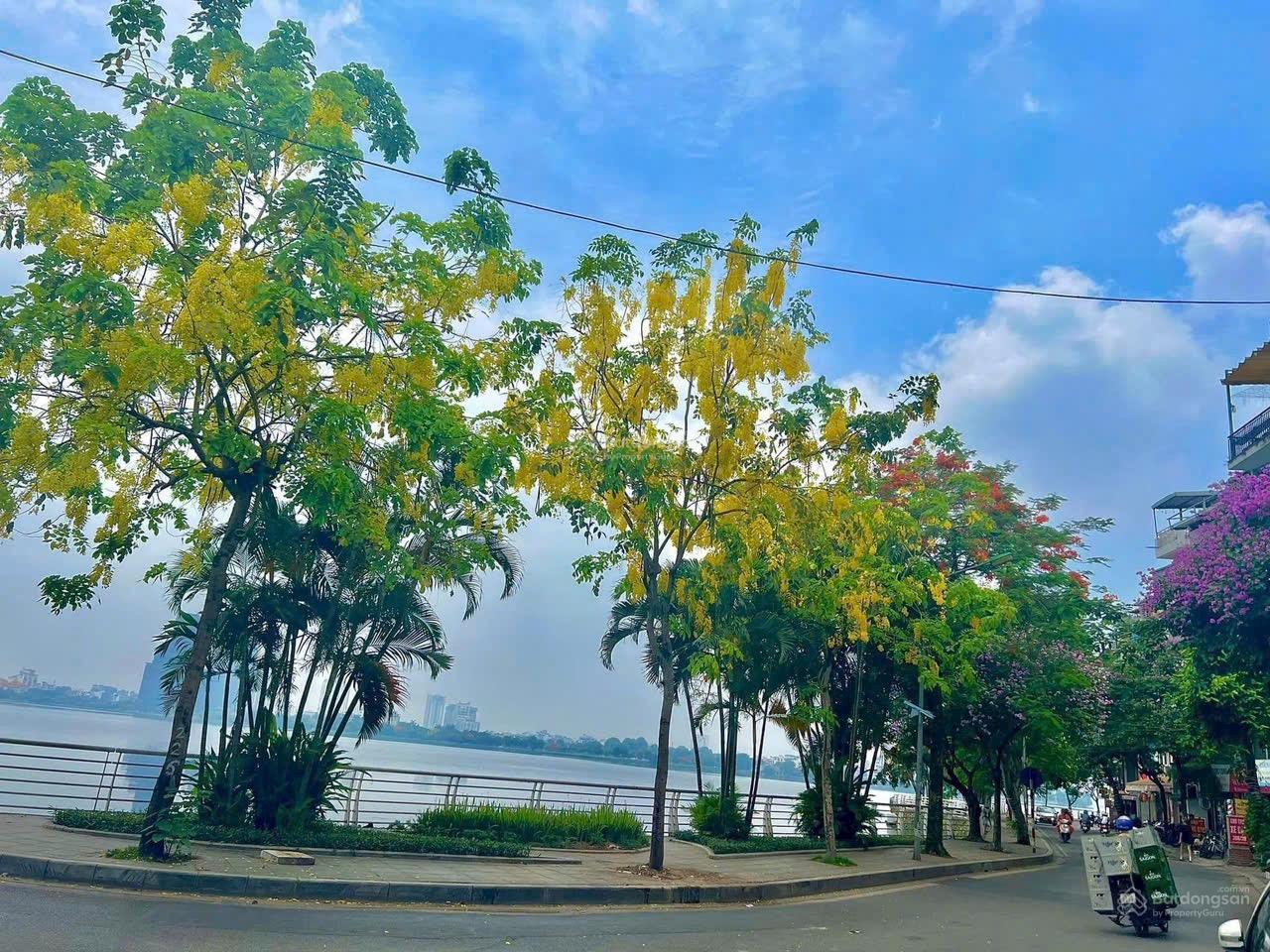 Biệt thự sân vườn - Lạc Long Quân, 150m2, MT 7,5m, 4 tầng, cách Hồ Tây 100m, khu Tư Lệnh Cảnh Vệ