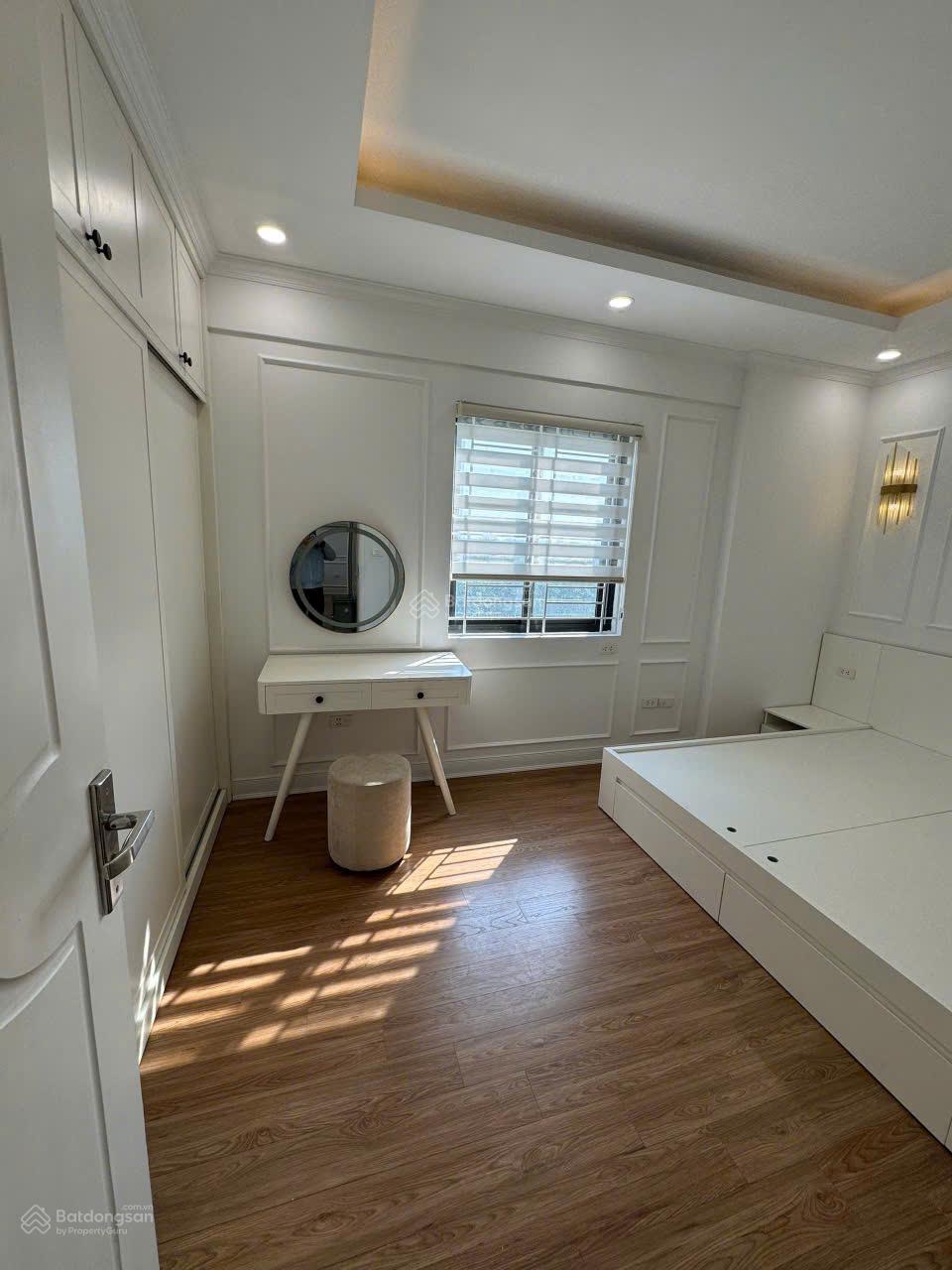 Siêu hiếm căn góc 3 phòng ngủ 2WC diện tích 90m2 sổ đỏ chung cư Rainbow Linh Đàm - 7.7 tỷ có TL Siêu hiếm căn góc 3 phòng ngủ 2WC diện tích 90m2 sổ đỏ chung cư Rainbow Linh Đàm - 7.7 tỷ có TL