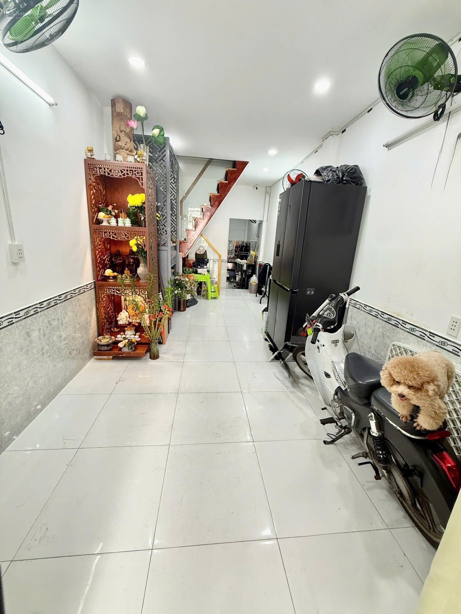 Nhà đẹp giá tốt hẻm ba gác an ninh