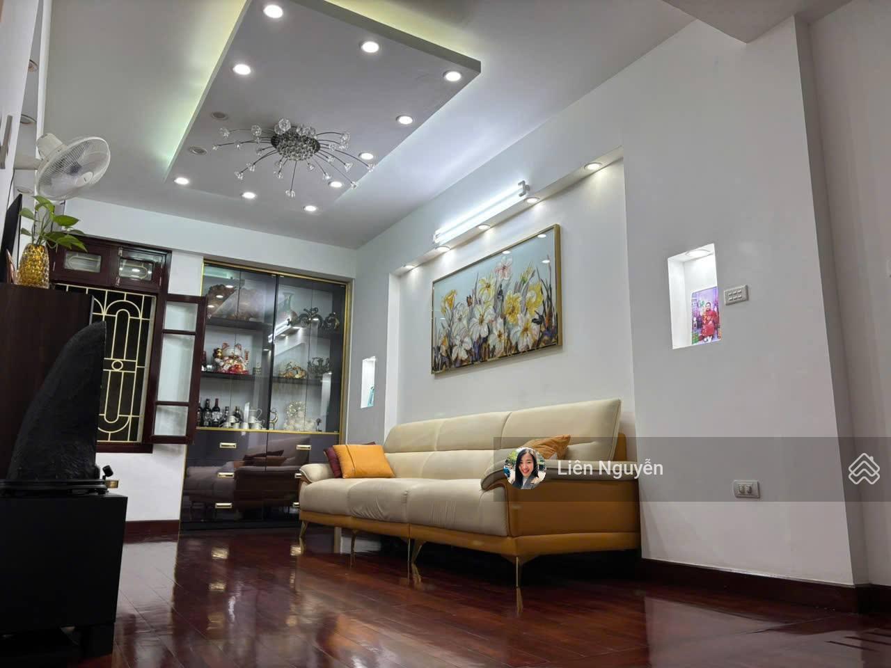 Bán nhà mặt phố Trần Quốc Toản, 20m2, 5 tầng thông sàn, mặt tiền 4.2m, 14.5 tỷ, thu 30tr/tháng