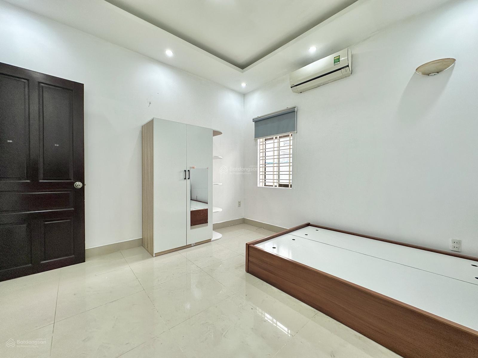 Cho thuê căn hộ 35m2 1PN tách bếp, giặt riêng. Full nội thất ở Nguyễn Gia Trí, gần ngã 4 hàng xanh