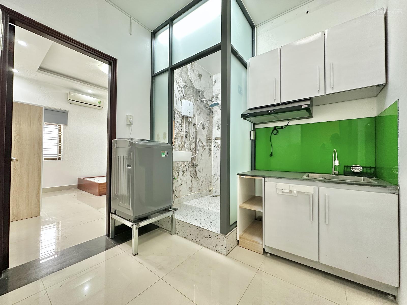 Cho thuê căn hộ 35m2 1PN tách bếp, giặt riêng. Full nội thất ở Nguyễn Gia Trí, gần ngã 4 hàng xanh