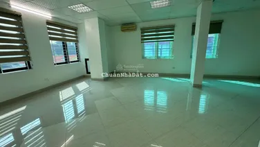 Cho thuê văn phòng tại Nguyễn Xiển, vị trí đẹp, đường ô tô đỗ, sàn 50 m2