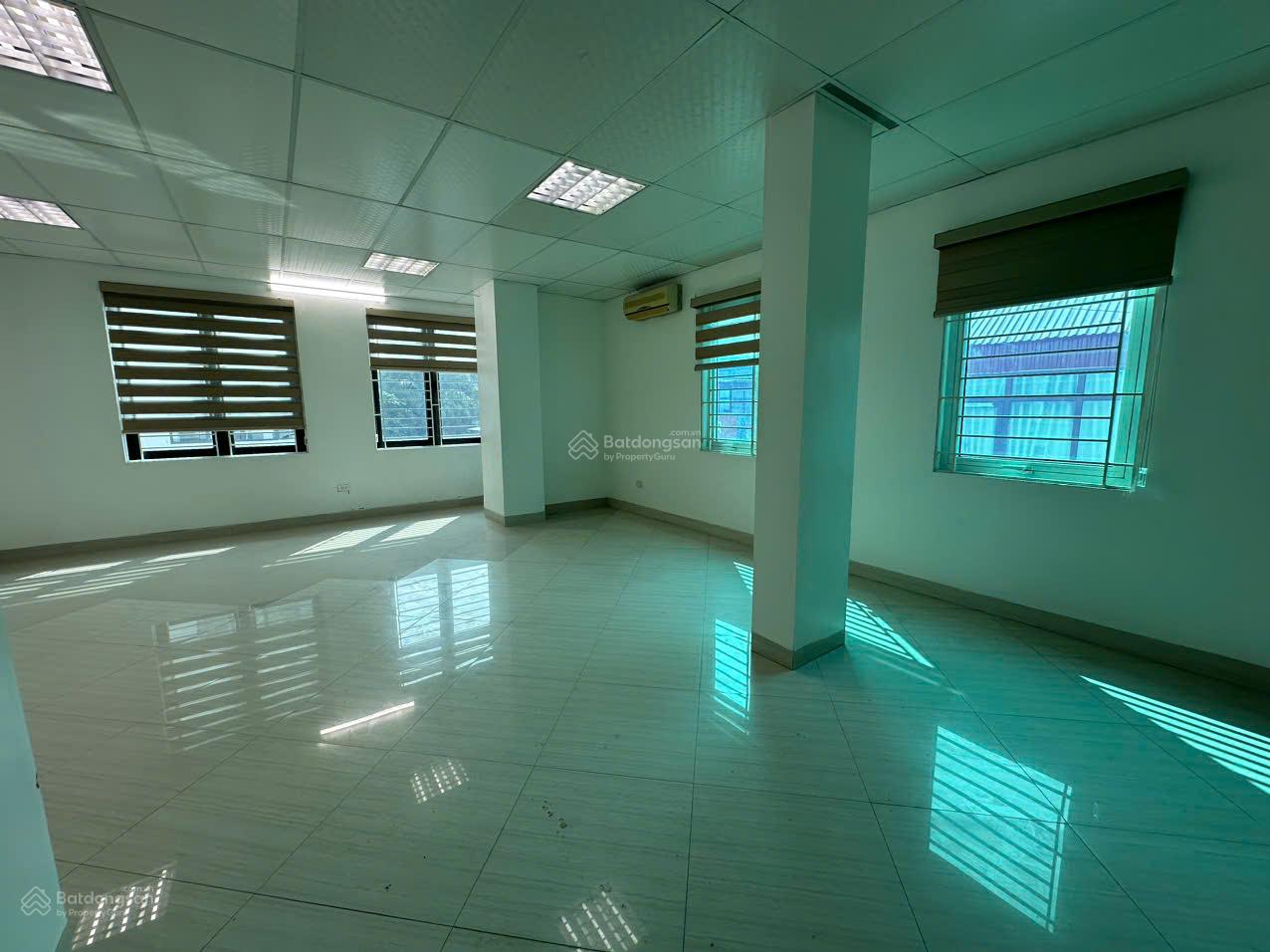 Cho thuê văn phòng tại Nguyễn Xiển, vị trí đẹp, đường ô tô đỗ, sàn 50 m2