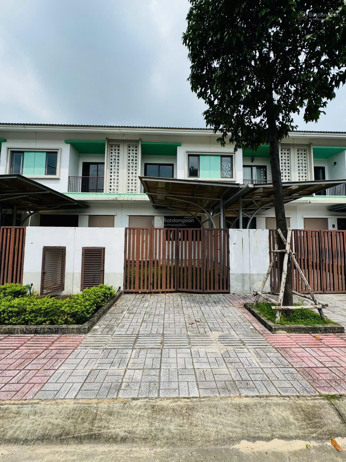 Bán Suncasa Central Vsip 2A 1 trệt 1 lầu DT 5x20 bàn giao thô, giá bán 2.8 tỷ sổ hồng sẵn sang tên