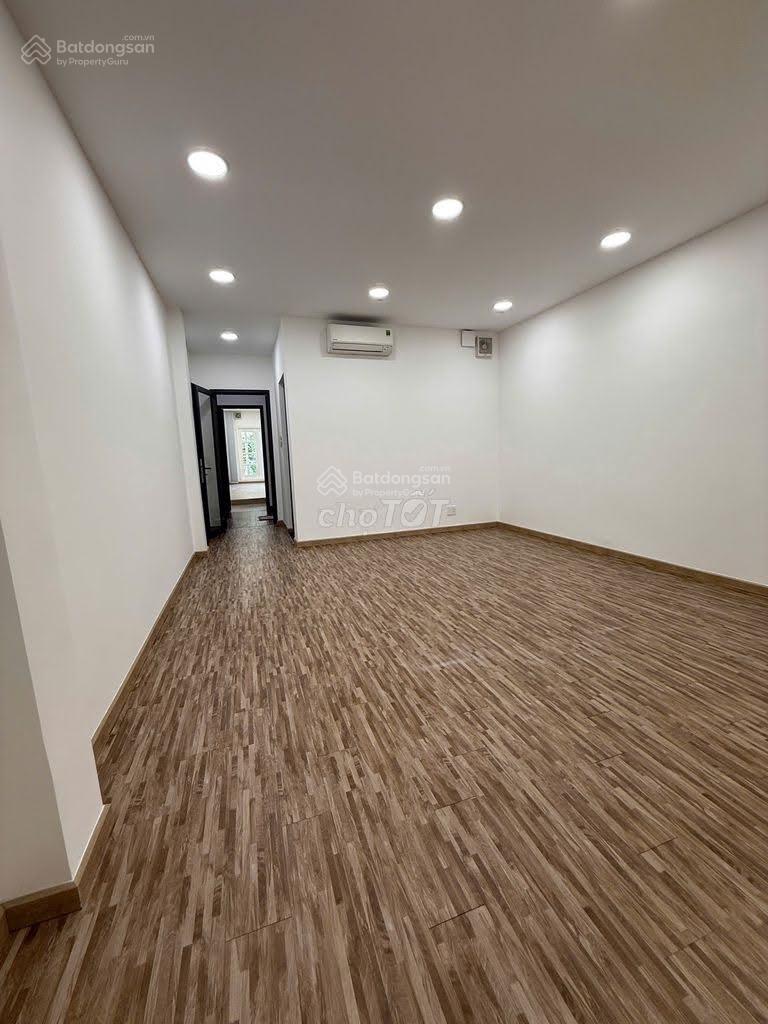 Bán nhà Quốc Lộ 13 P26 sát Quận 1, hẻm 9m có vỉa hè, DT 97m², 3 tầng + ST, ô tô đậu trong nhà, 14tỷ