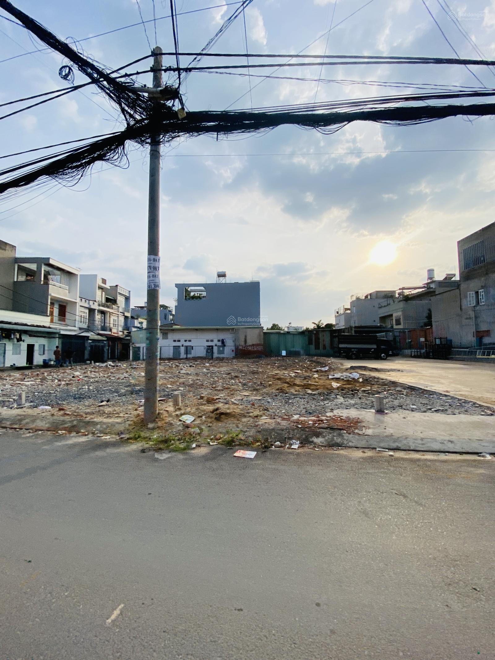 Còn vài lô - Bán Lô đất đẹp mặt tiền gần Vincom Lê Văn Việt! Sổ chuẩn chỉnh!