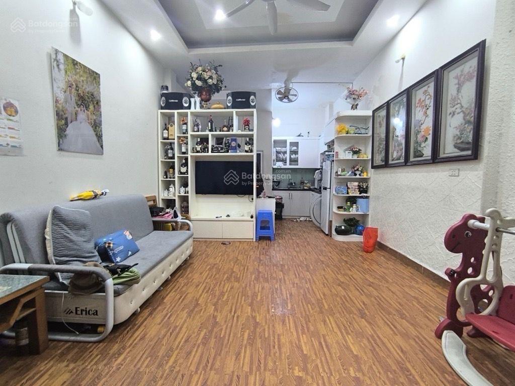 Bán nhà riêng đẹp 30m2, giá 6,3 tỷ tại Lý Sơn, Thượng Thanh, Long Biên, Hà Nội