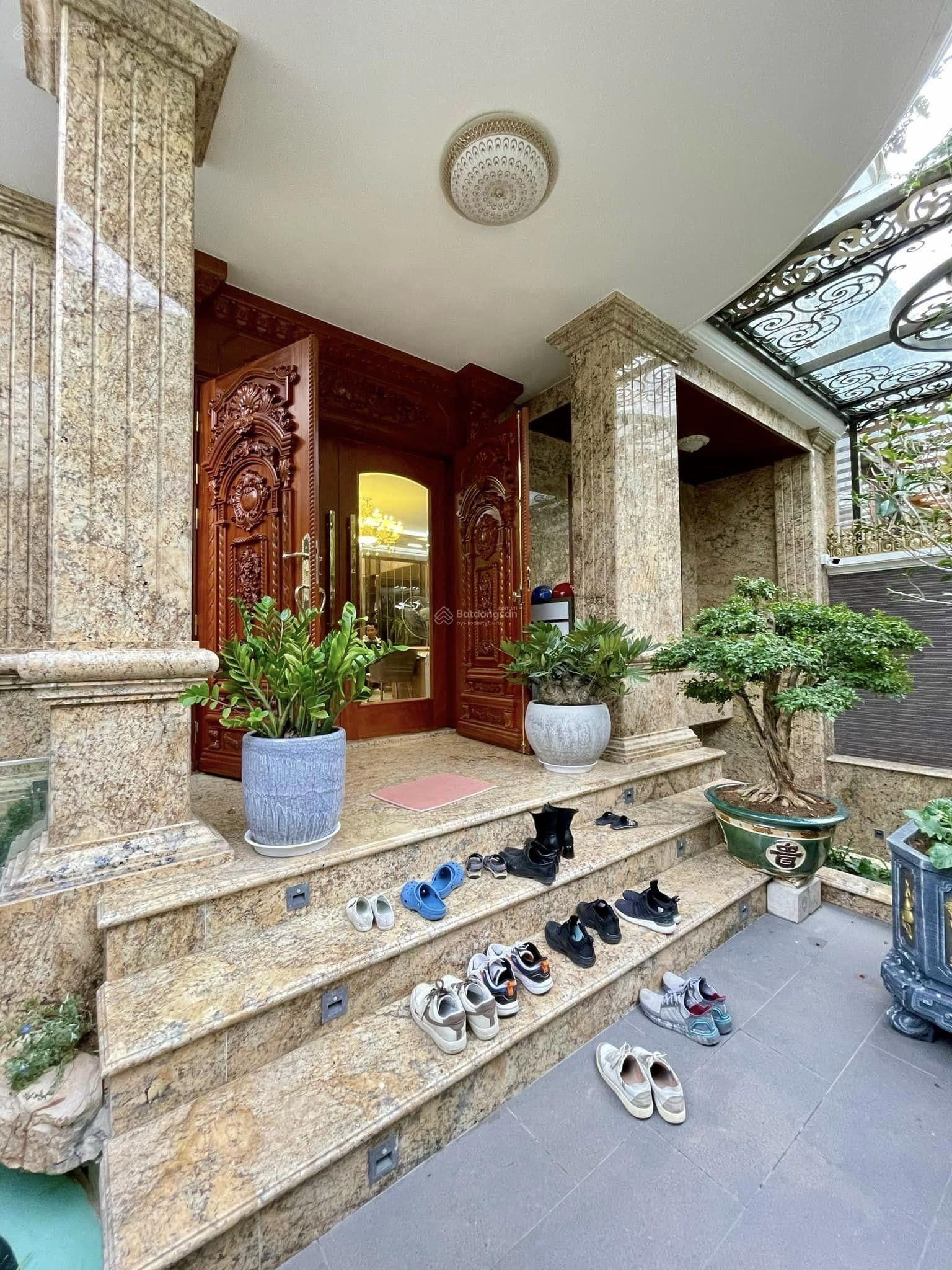 Biệt thự Hồng Tiến Bồ Đề - 100% gỗ gõ đỏ, đá nguyên khối 128m2 6tầng thang máy MT 11m chỉ 29tỷ