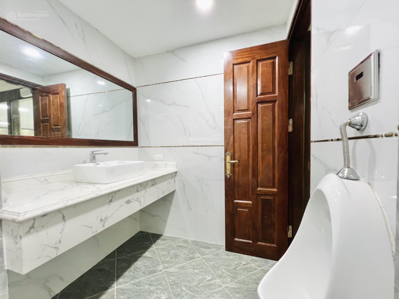 Lô Góc phố Trung Kính - Yên Hòa: 135m2 - 5 tầng - ô tô đỗ xung quanh - 37tr/th Lô Góc phố Trung Kính - Yên Hòa: 135m2 - 5 tầng - ô tô đỗ xung quanh - 37tr/th