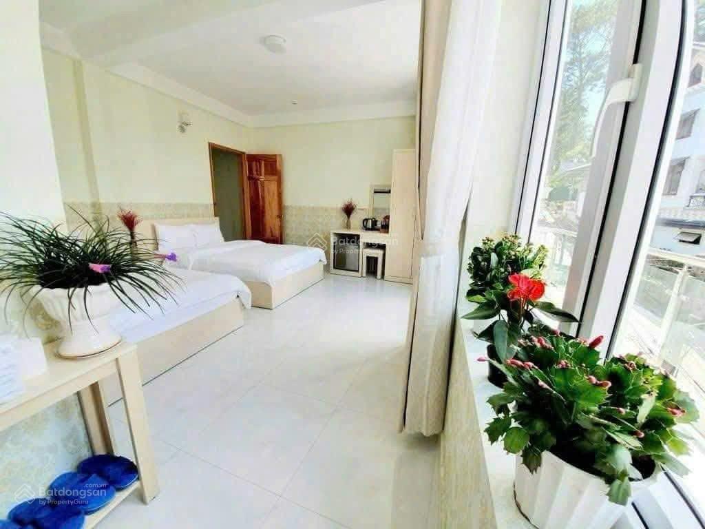 Khách sạn phường Xuân Hương, Đà Lạt, 11 phòng sổ riêng hoàn công, giá 8,9 tỷ Khách sạn phường Xuân Hương, Đà Lạt, 11 phòng sổ riêng hoàn công, giá 8,9 tỷ