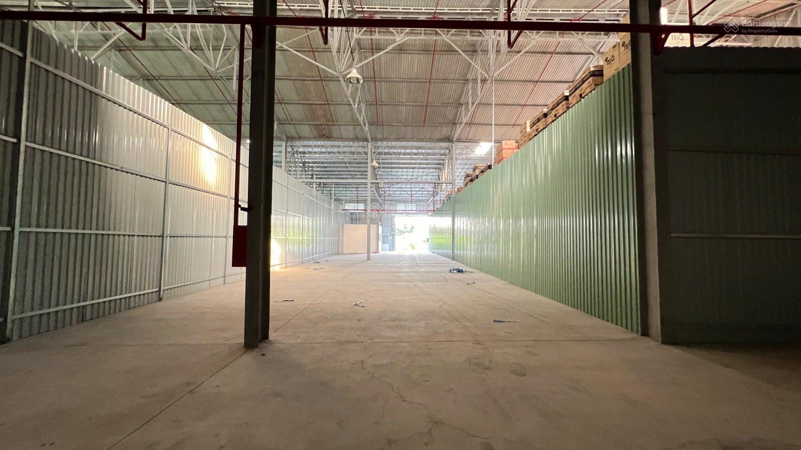 Kho 450m2 đầy đủ PCCC tự động. Xe cont vào ngày. Tiện làm kho hoặc xưởng sản xuất nhẹ Kho 450m2 đầy đủ PCCC tự động. Xe cont vào ngày. Tiện làm kho hoặc xưởng sản xuất nhẹ