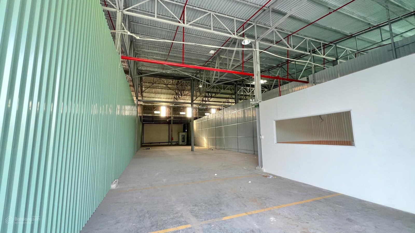 Kho 450m2 đầy đủ PCCC tự động. Xe cont vào ngày. Tiện làm kho hoặc xưởng sản xuất nhẹ Kho 450m2 đầy đủ PCCC tự động. Xe cont vào ngày. Tiện làm kho hoặc xưởng sản xuất nhẹ