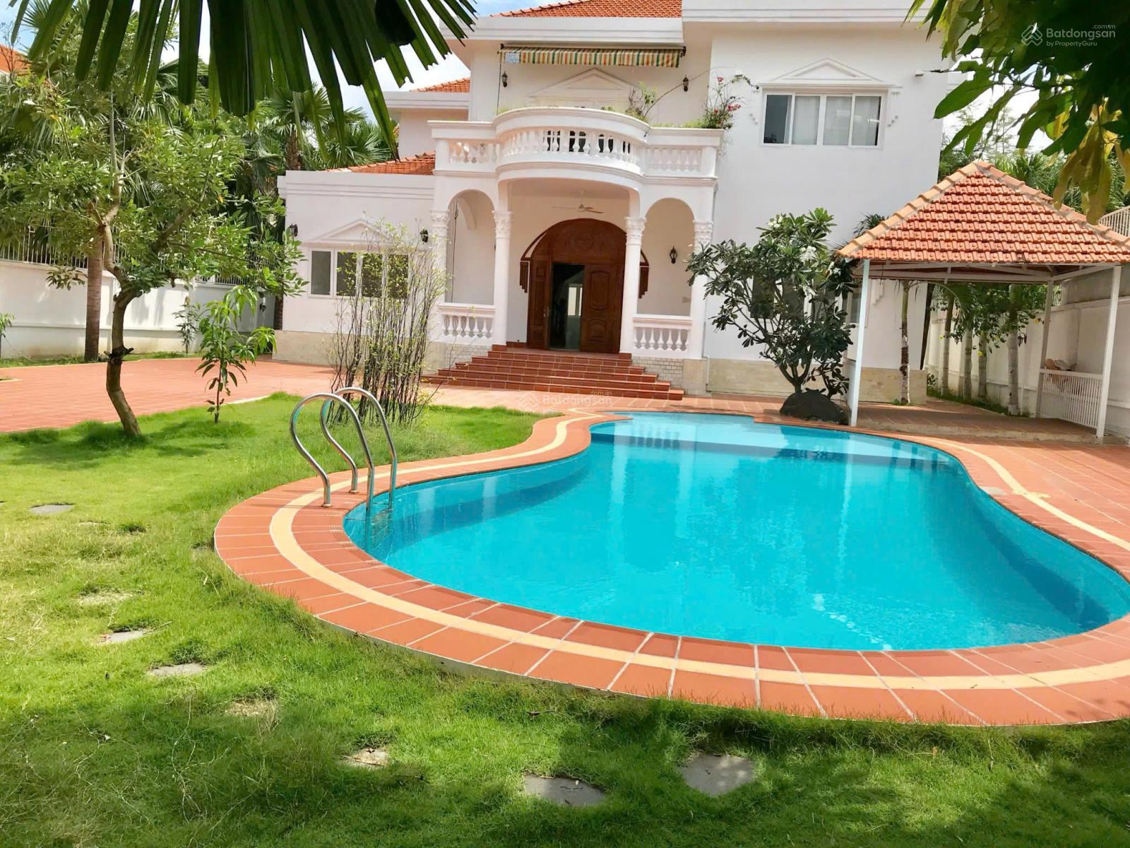 Giảm 50 tỷ ! Bán gấp biệt thự Nguyễn Văn Hưởng, Thảo Điền 656m2(12x33) nở hậu 3 tầng Giá chỉ 115 tỷ