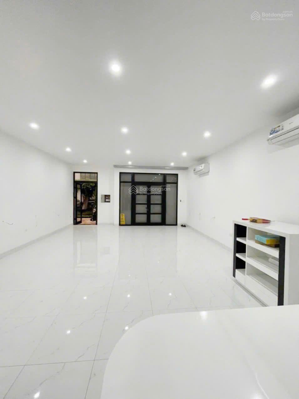 Cho thuê LK Vinhomes Hàm Nghi - Mỹ Đình. DT 96m2, 5 tầng thông sàn, thang máy. Kinh doanh tốt