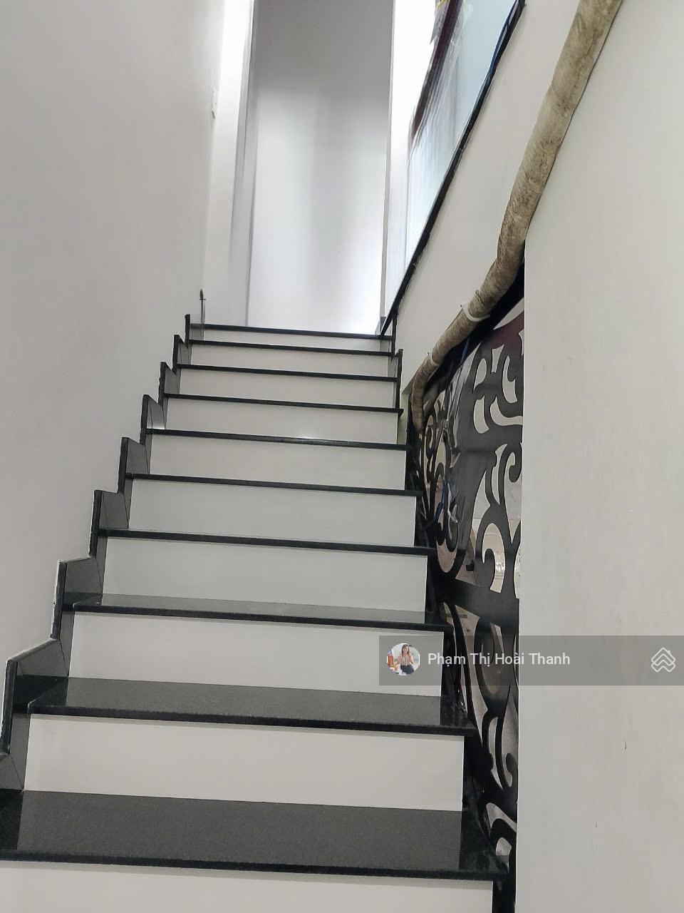 Gấp bán! nhà 2 tầng - hẻm thông - 60m2 - ngang 5m - gần Đỗ Xuân Hợp - chỉ còn 5.3 tỷ