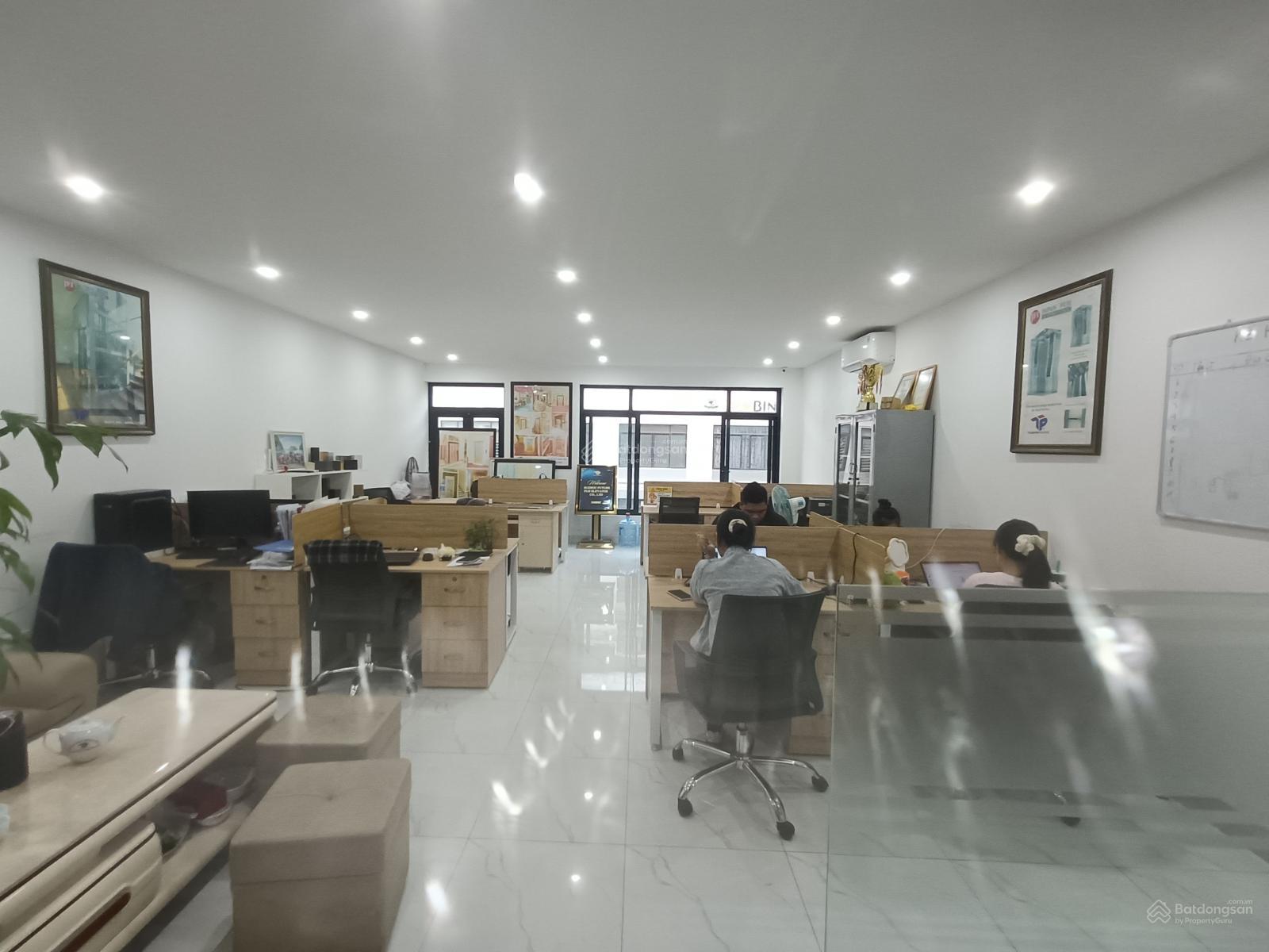 Cho thuê nhà Vinhomes Gardenia Hàm Nghi	DT 93 m, 5 tầng, MT 6 m, Thông sàn, Thang máy, thang bộ,