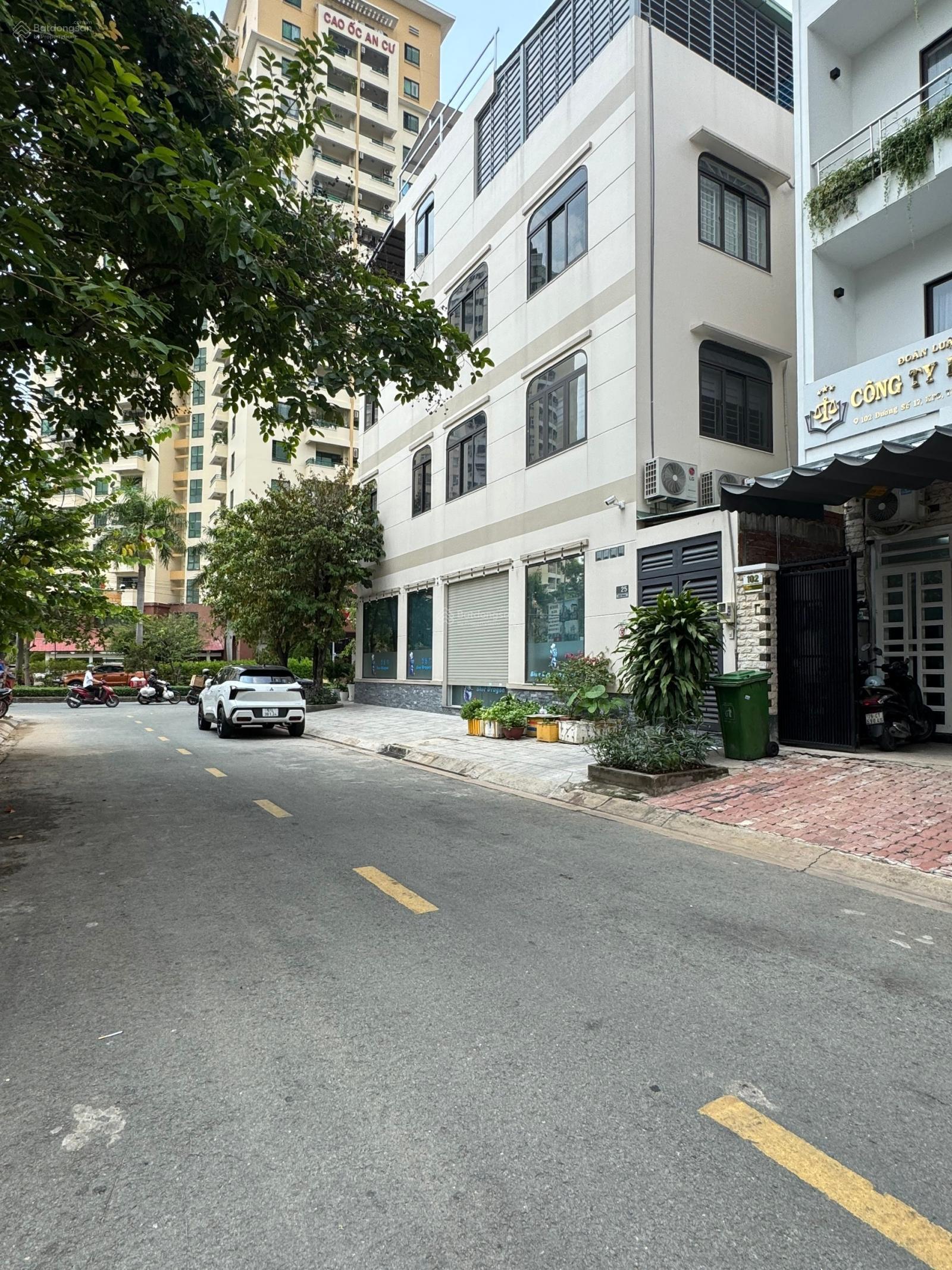 Giảm 2tỷ về 23tỷ bán gấp Nhà Đẹp 105m2 khu Compound kế Thảo Điền nhà ga Metro số 1 Quận 2 phù hợp ở