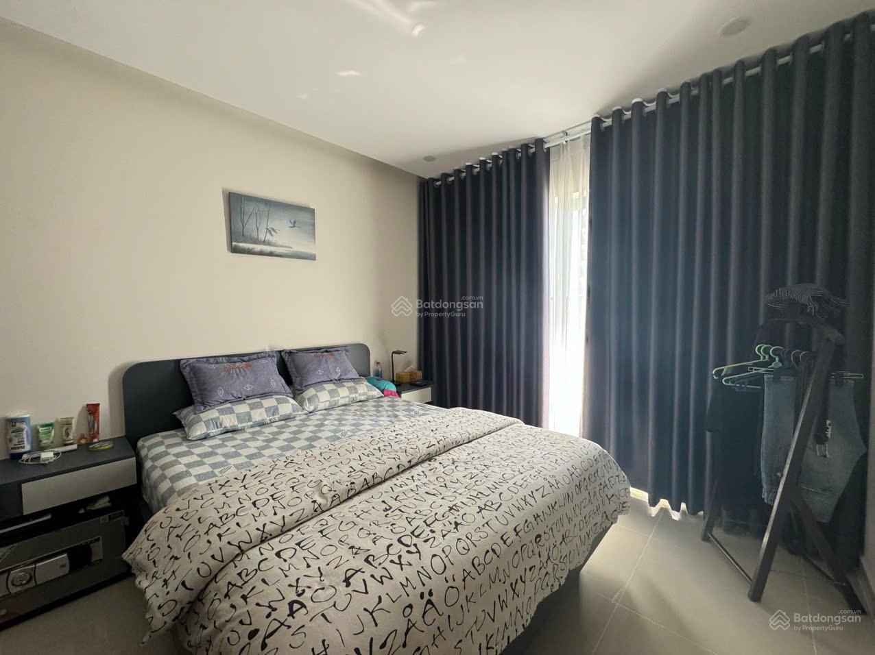 Hiếm, căn 73 m2, 2 PN, 2 WC, view hồ, nội thất cao cấp giá chỉ 4,55 tỷ, LH 0906 549 *** Sơn