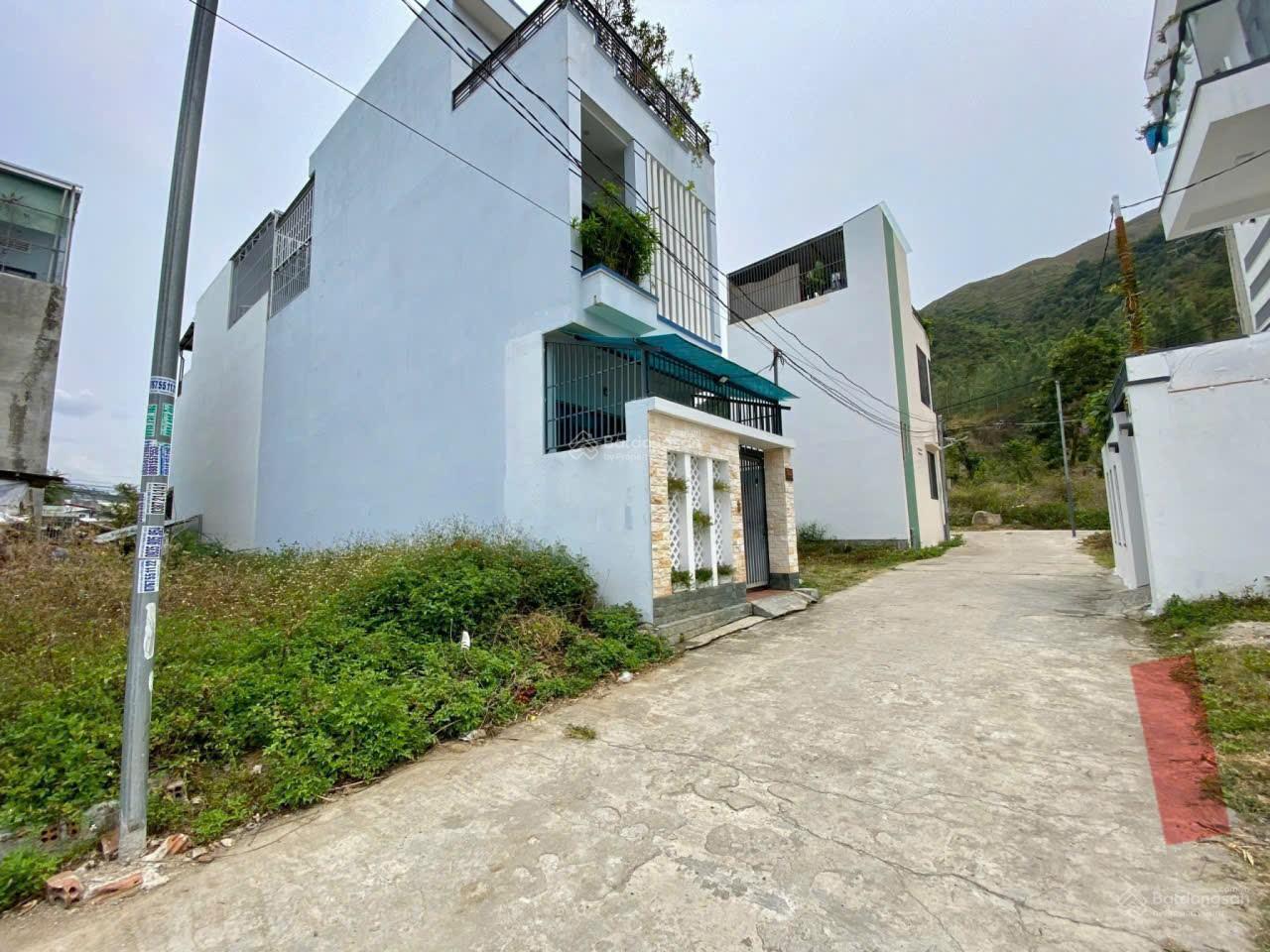 Đất dân Nguyễn Đức Thuận, ô tô vi vu quay đầu. Giá: 2 tỷ 550 triệu