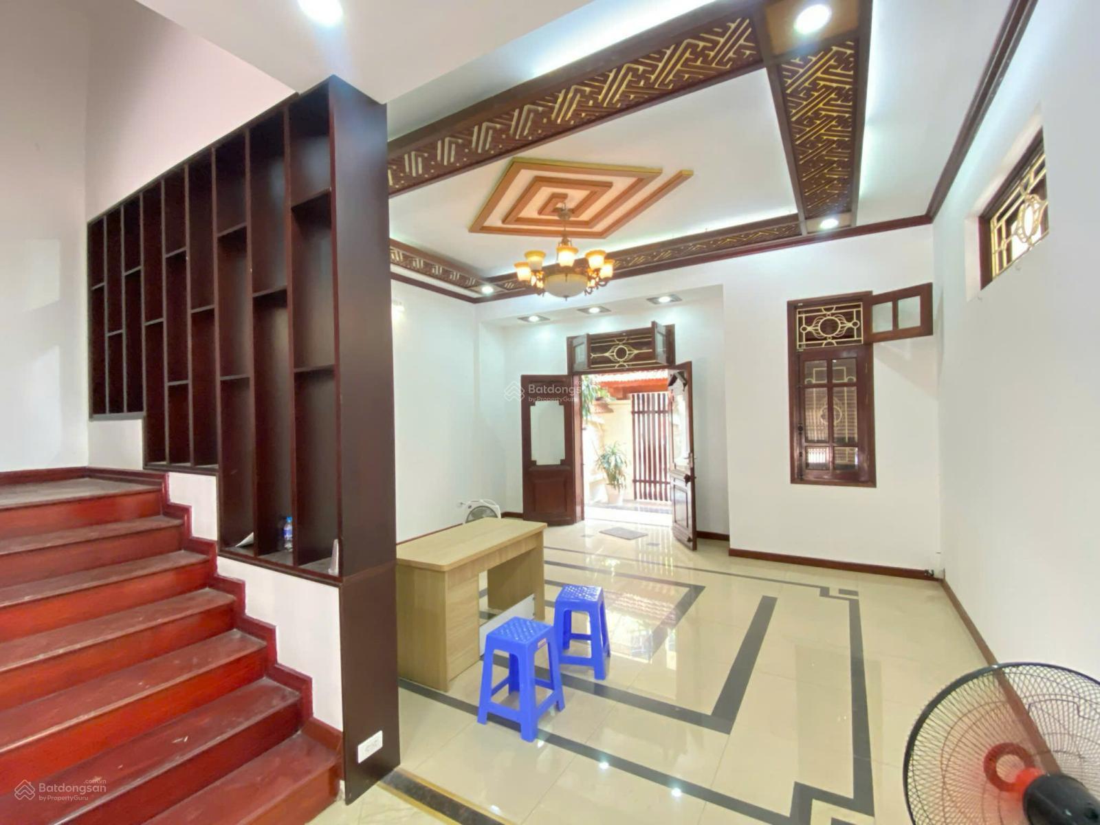 Cho thuê nhà đường Nguyễn Cơ Thạch, Nam Từ Liêm. DT 135m, 5 tầng, căn góc 2 mặt tiền. Giá 38tr/th