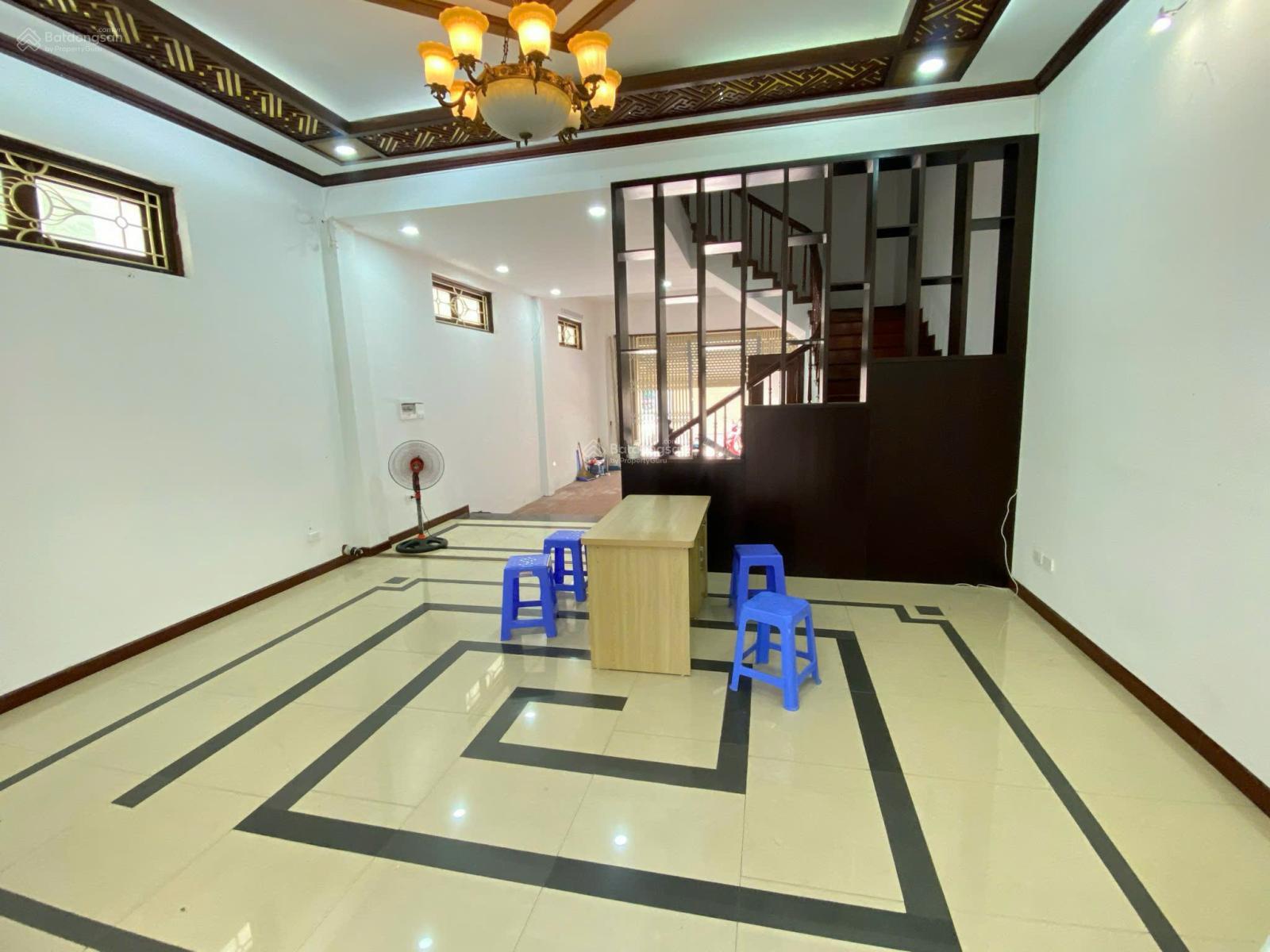 Cho thuê nhà đường Nguyễn Cơ Thạch, Nam Từ Liêm. DT 135m, 5 tầng, căn góc 2 mặt tiền. Giá 38tr/th