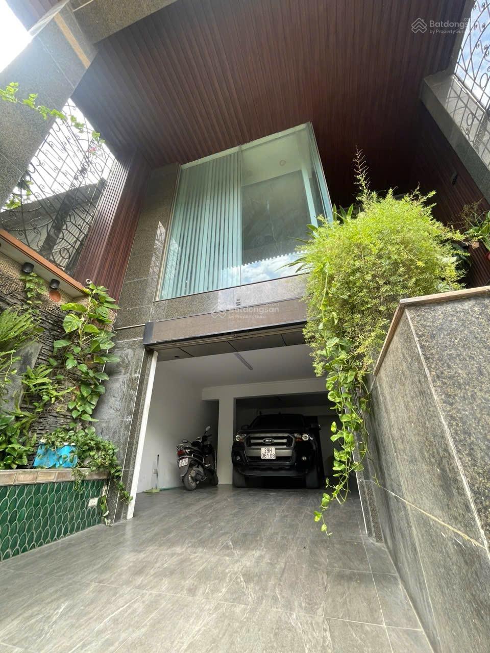 Bán toà nhà văn phòng vừa ở vừa kinh doanh sát cầu Thanh Trì, Cự Khối, Long Biên