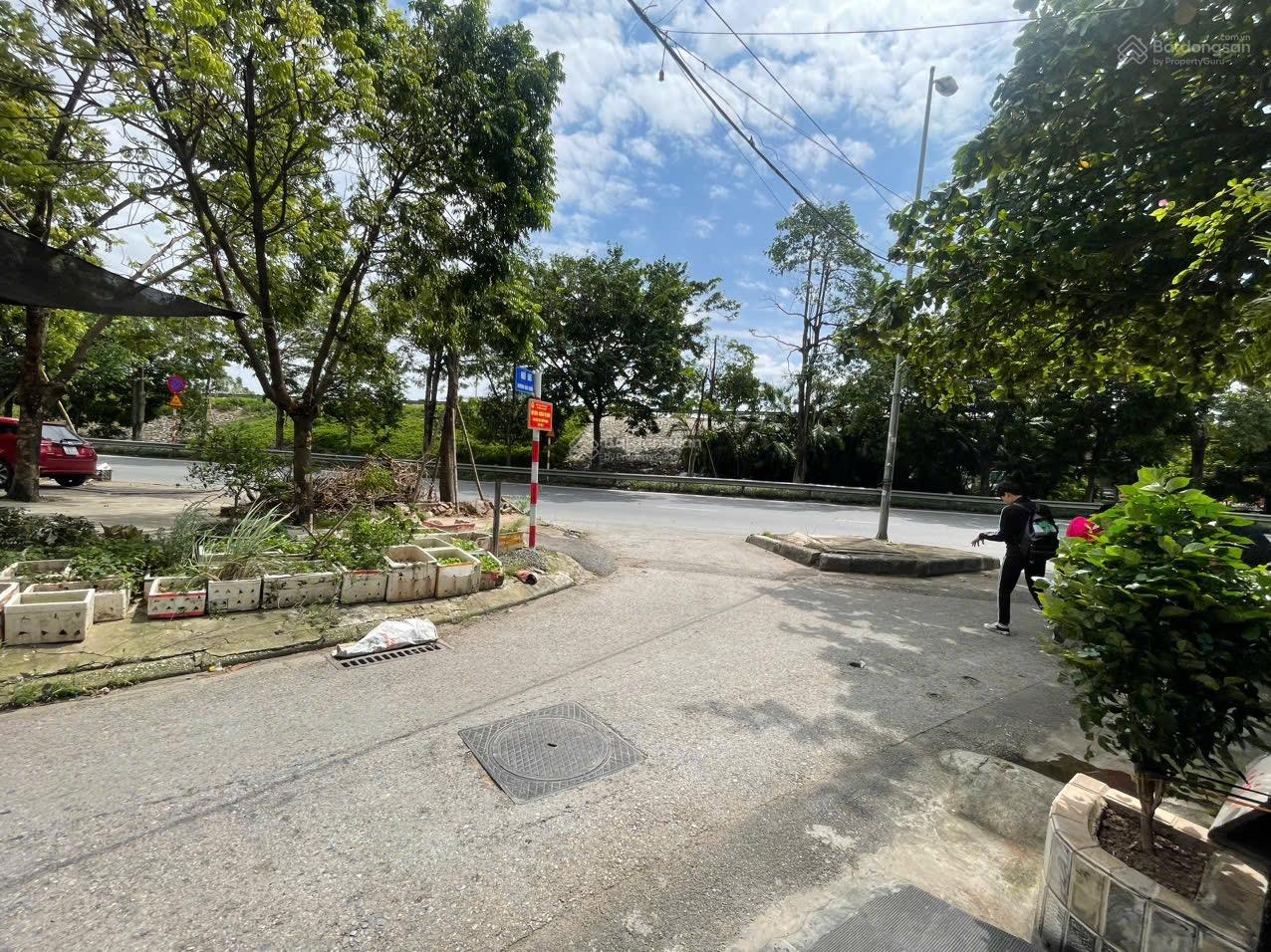 Bán toà nhà văn phòng vừa ở vừa kinh doanh sát cầu Thanh Trì, Cự Khối, Long Biên