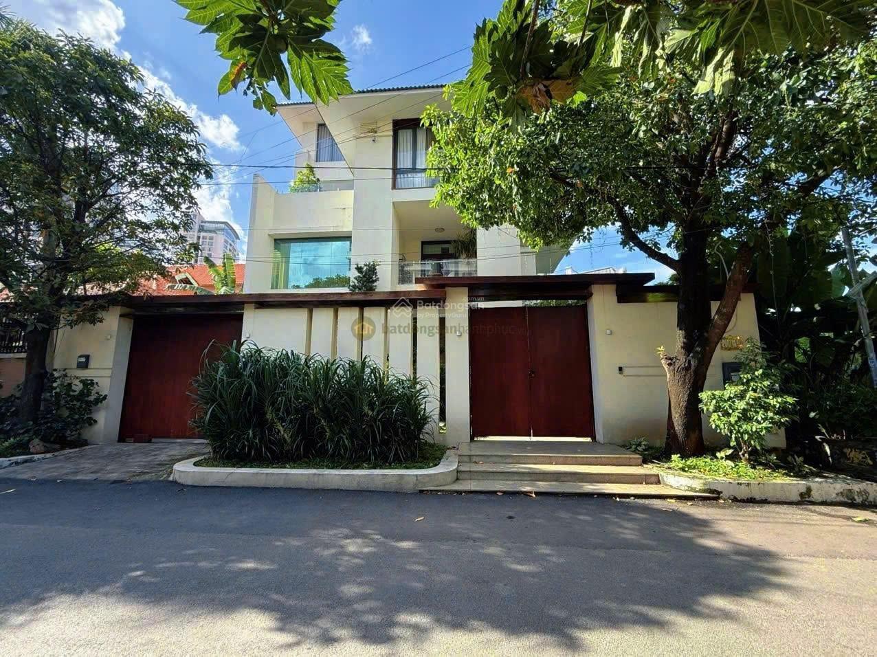 BIỆT THỰ ĐĂNG CẤP KHU COMPOUND NGUYỄN VĂN HƯỞNG, THẢO ĐIỀN | DT 350M | HẦM + 4 TẦNG, Giá 98 TỶ!