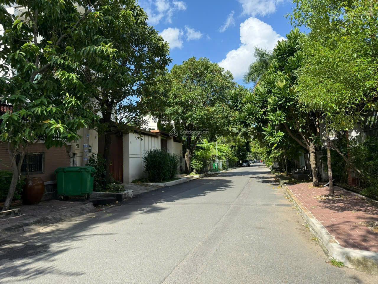 BIỆT THỰ ĐĂNG CẤP KHU COMPOUND NGUYỄN VĂN HƯỞNG, THẢO ĐIỀN | DT 350M | HẦM + 4 TẦNG, Giá 98 TỶ!