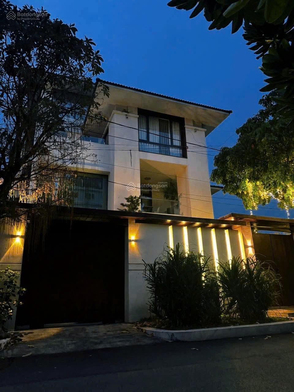 BIỆT THỰ ĐĂNG CẤP KHU COMPOUND NGUYỄN VĂN HƯỞNG, THẢO ĐIỀN | DT 350M | HẦM + 4 TẦNG, Giá 98 TỶ!