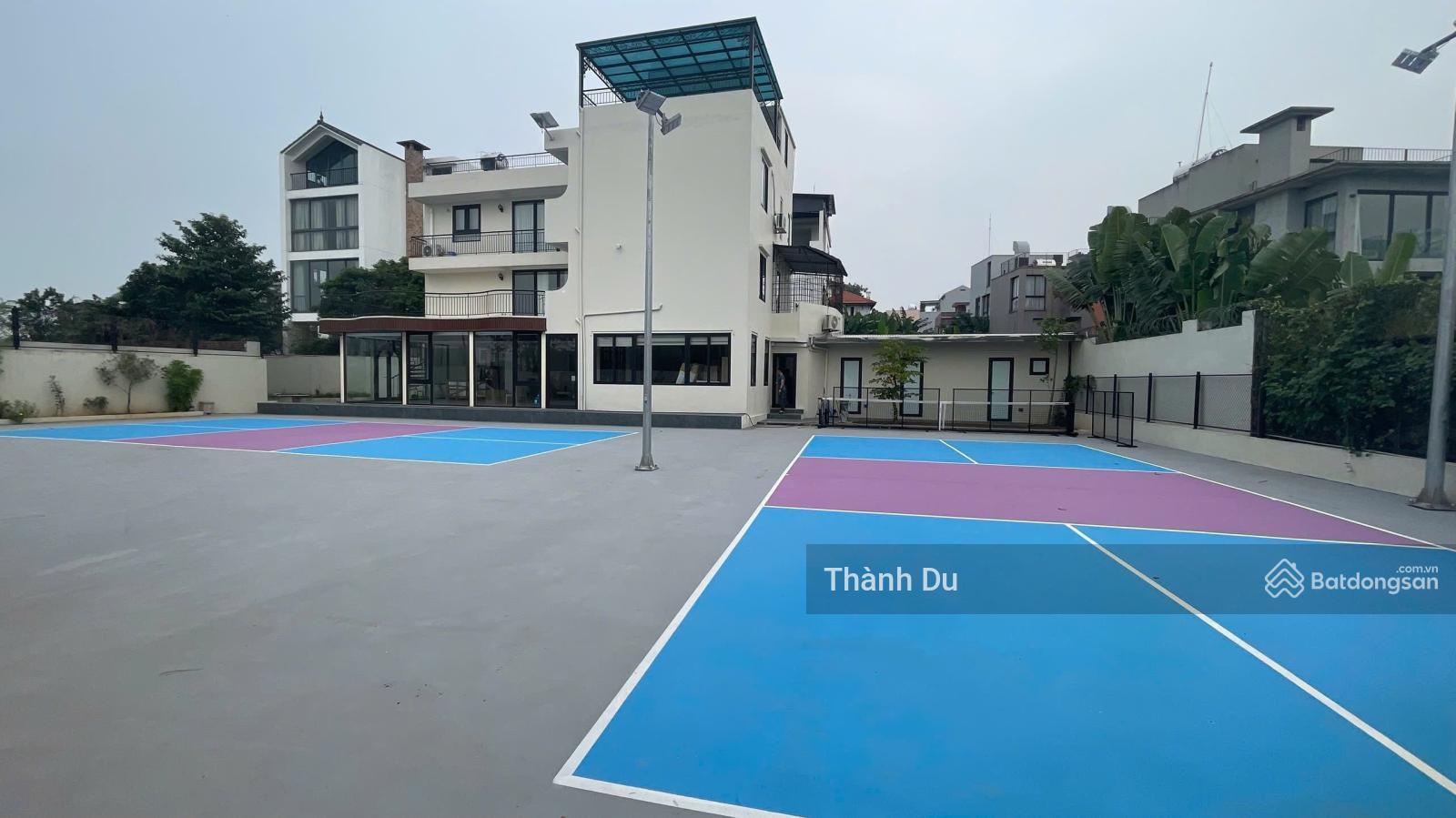 Cho thuê biệt thự sân vườn tại Ngọc Thuỵ 1700m2 nhà 3 tầng có sân vườn, sân chơi thể thao Cho thuê biệt thự sân vườn tại Ngọc Thuỵ 1700m2 nhà 3 tầng có sân vườn, sân chơi thể thao