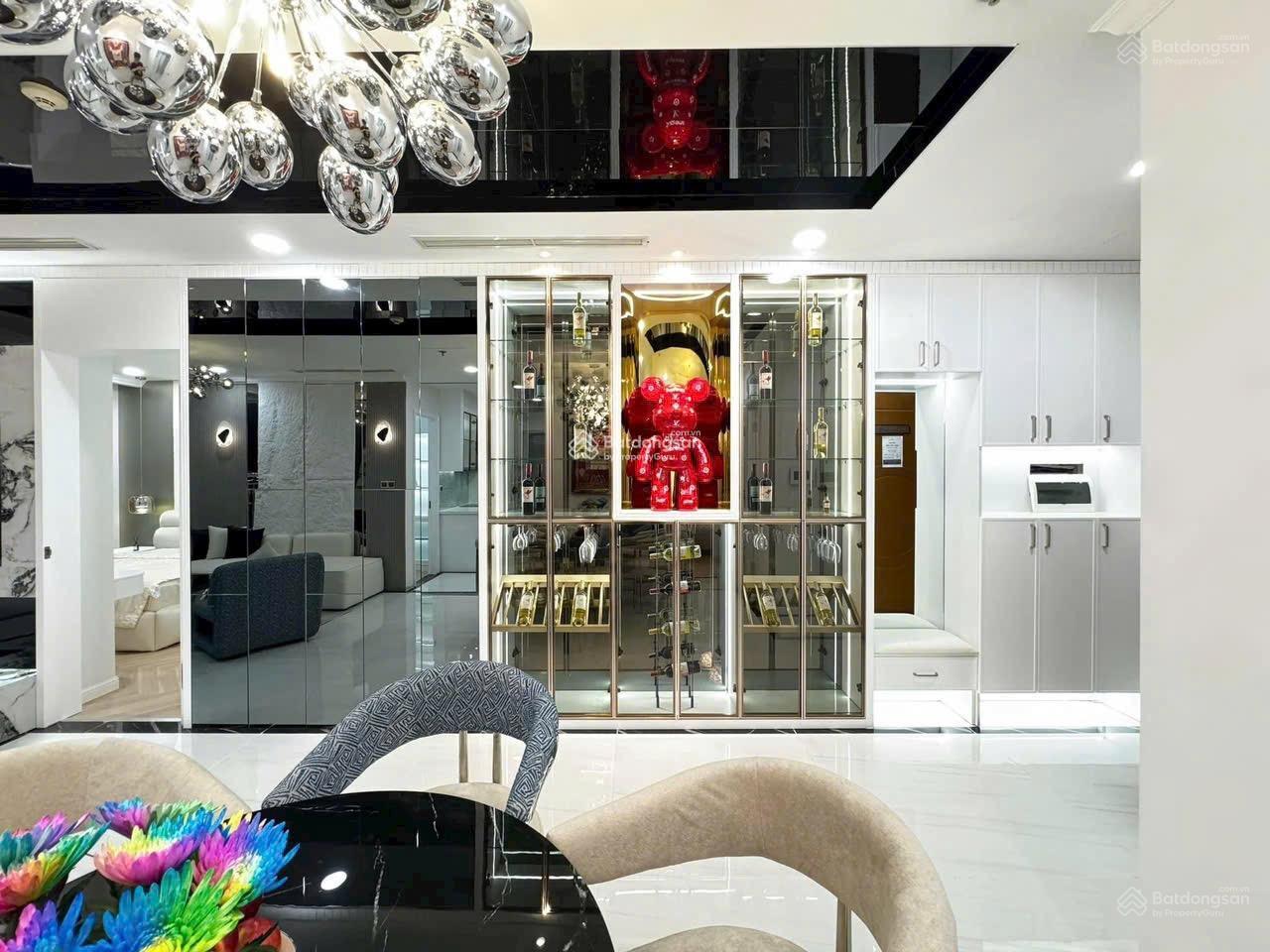 Cho thuê chung cư Oriental Plaza - Tân Phú DT: 106m2, 3PN, 3WC. Giá: 13 triệu, Lh: 0899 552 ***