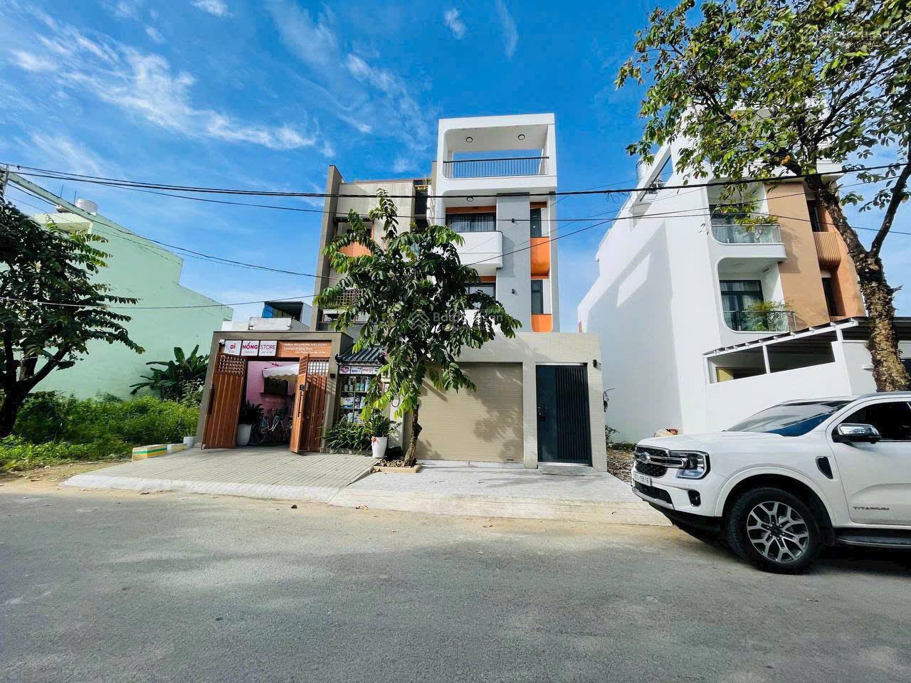 Bán gấp tòa CHDV siêu hiếm ngay Global City dòng tiền ổn định 80tr/th. DT 133m2 mặt tiền đường 14m Bán gấp tòa CHDV siêu hiếm ngay Global City dòng tiền ổn định 80tr/th. DT 133m2 mặt tiền đường 14m