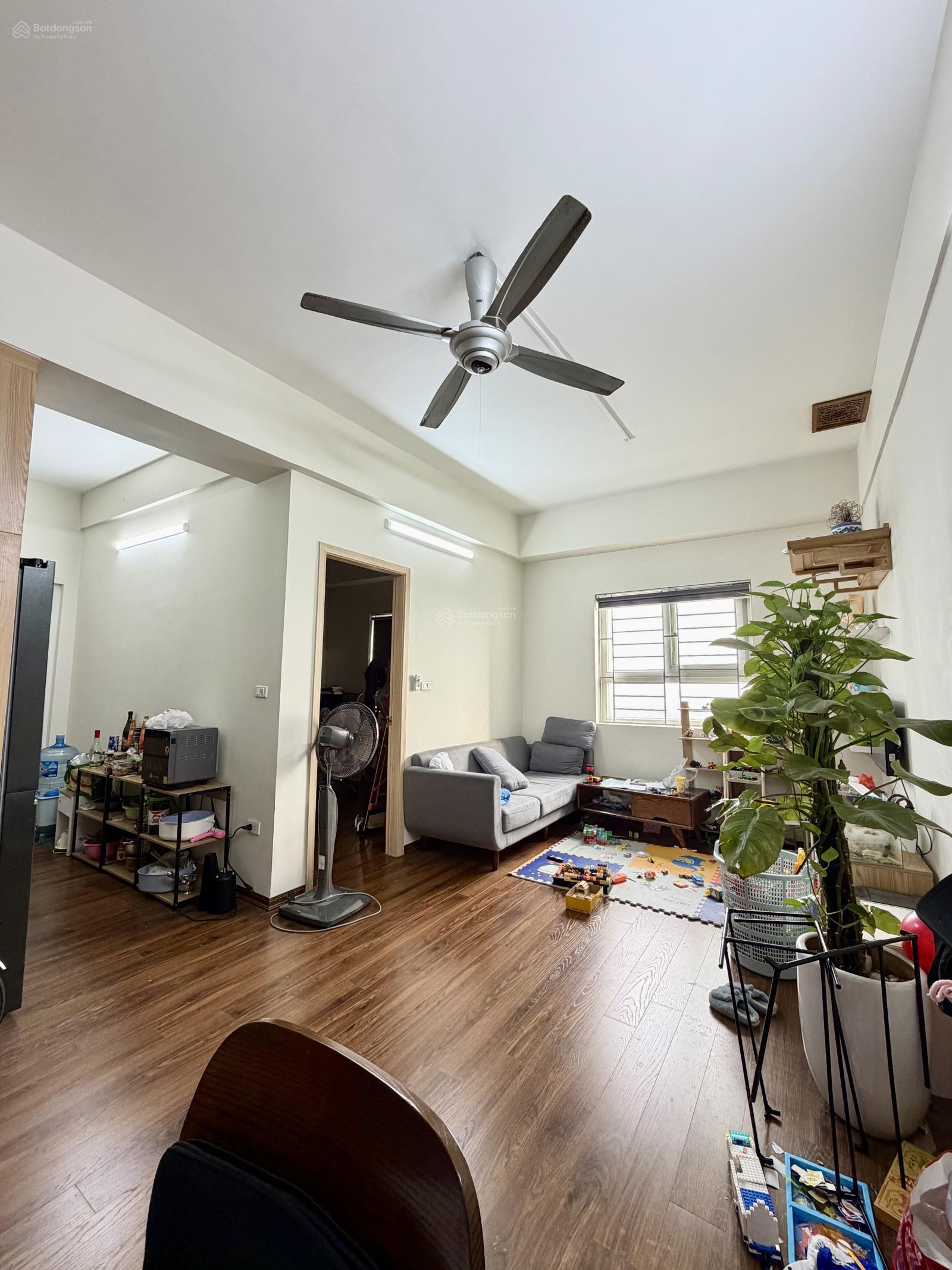 Chính chủ cần bán căn hộ 2 ngủ 2wc 70m tim tường nội thất cơ bản giá 3ty5xx