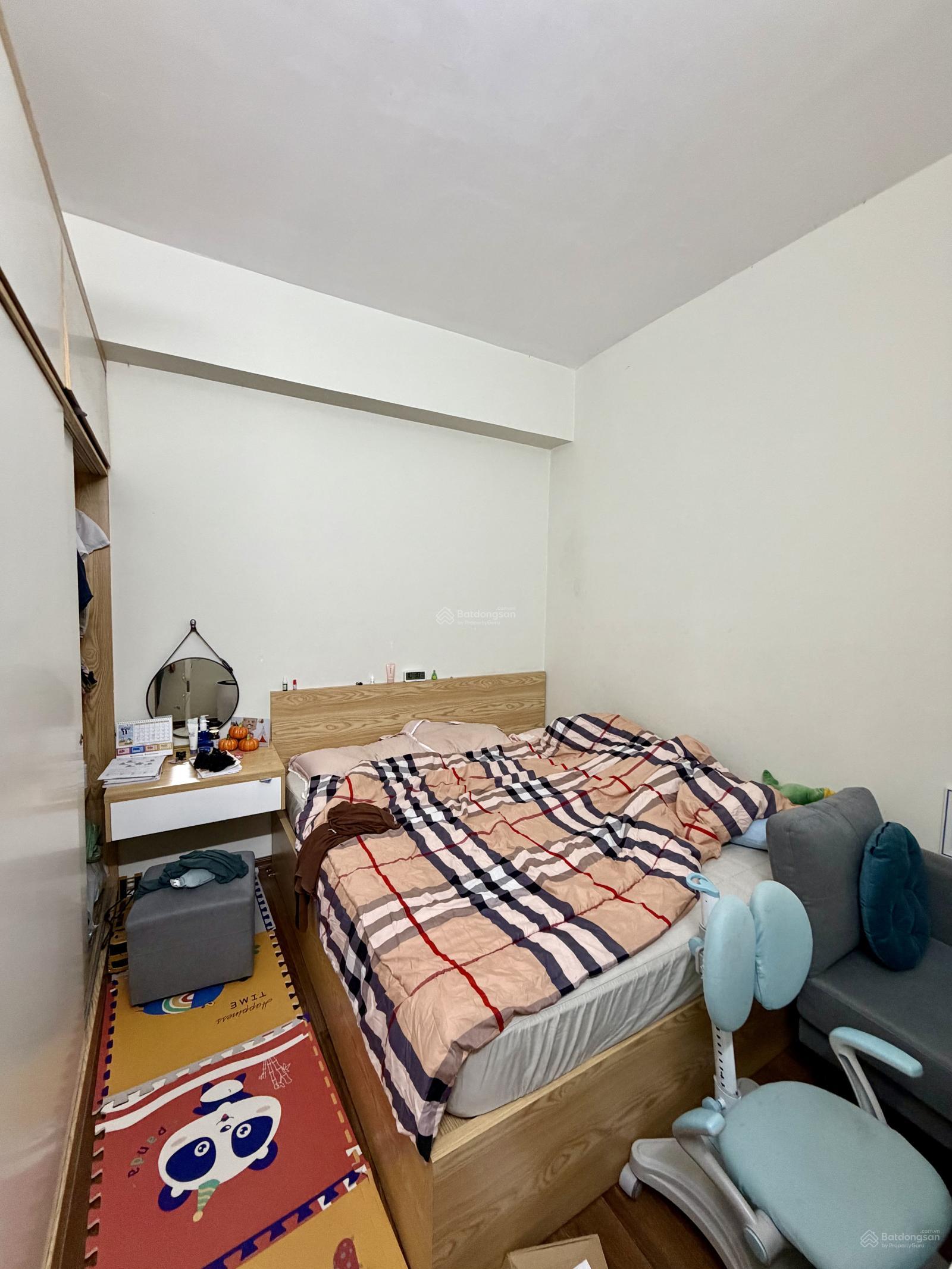 Chính chủ cần bán căn hộ 2 ngủ 2wc 70m tim tường nội thất cơ bản giá 3ty5xx