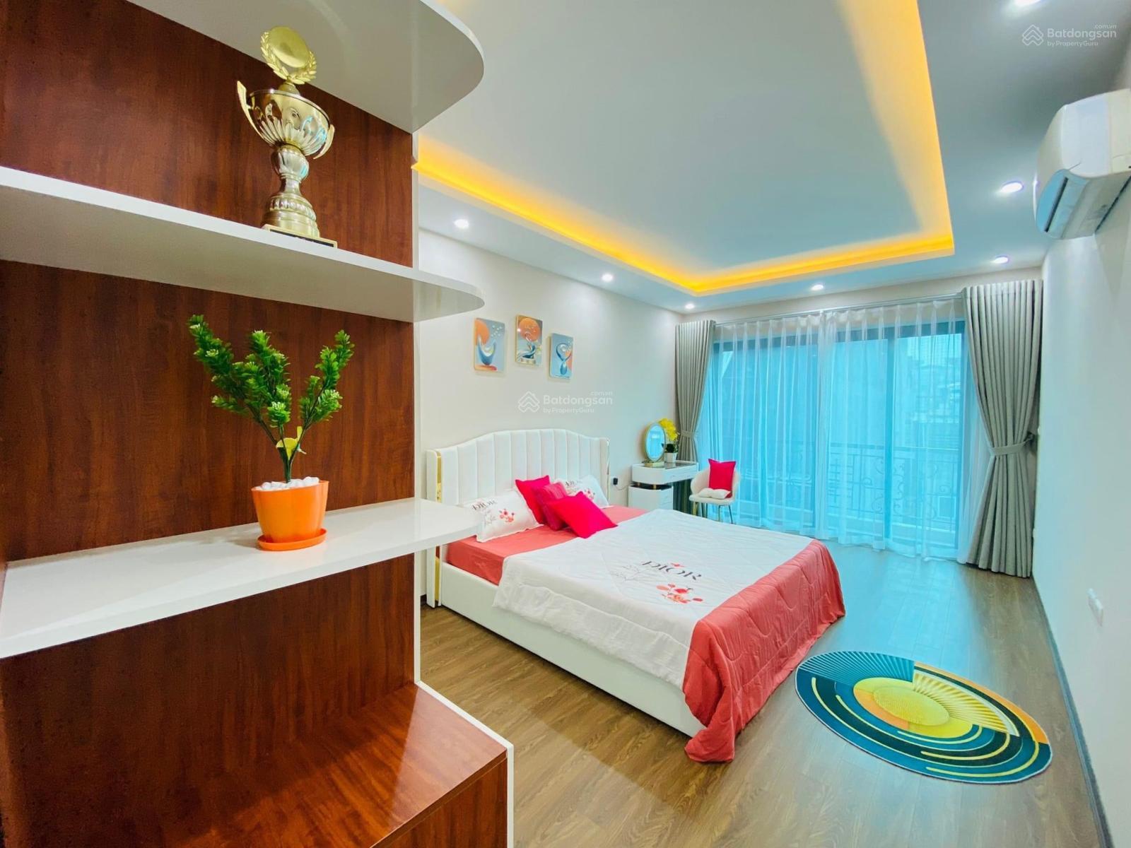 Bán gấp, Pháo Đài Láng, thang máy, ngõ thông, mới, lô góc, ra phố tiện, ngõ sạch đẹp, ở sướng