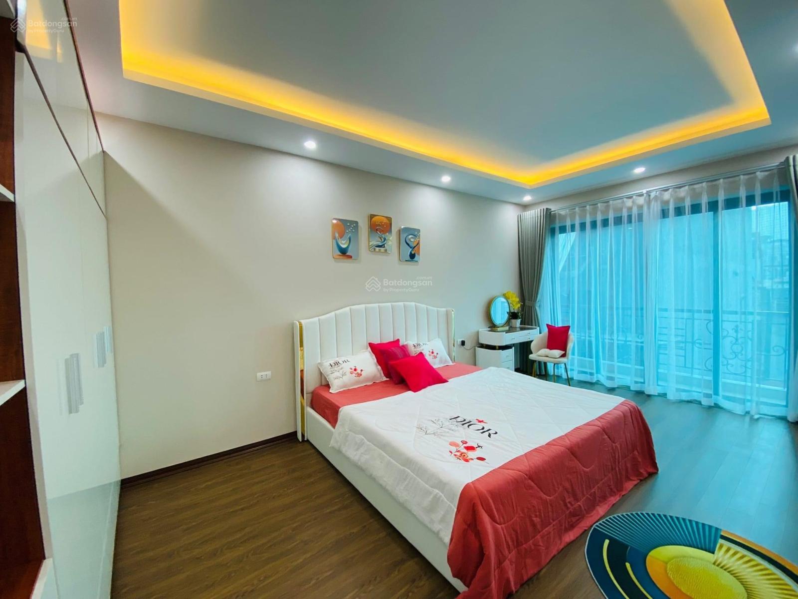 Bán gấp, Pháo Đài Láng, thang máy, ngõ thông, mới, lô góc, ra phố tiện, ngõ sạch đẹp, ở sướng