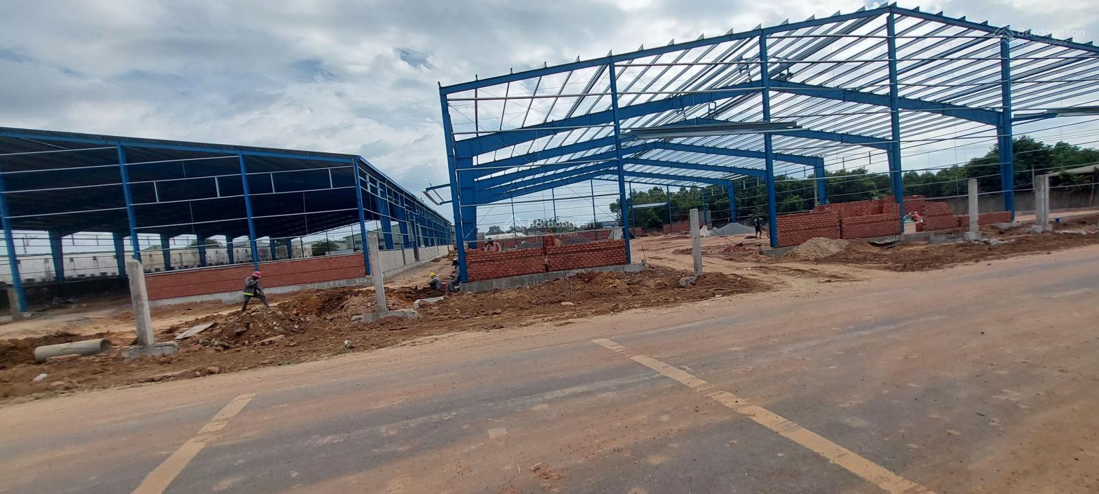 Cho thuê xưởng khuôn viên đất 4 ha, xưởng xây 26.000m2. Đầy đủ giấy phép. Trong khu CN Bình Phước