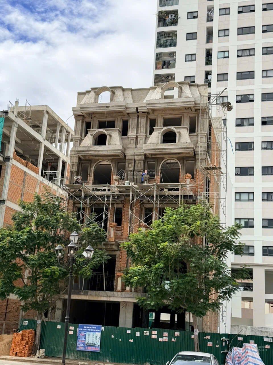 Bán toà nhà 5 tầng view công viên lớn KĐT Hà Quang 1