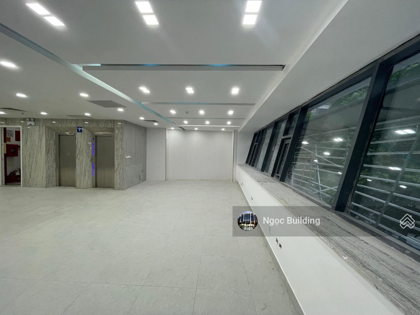 Cần cho thuê gấp tòa nhà số 121 Mặt Phố Hoàng Văn Thái - Thành Xuân. DT 142m x 10,5T. Giá 160 triệu Cần cho thuê gấp tòa nhà số 121 Mặt Phố Hoàng Văn Thái - Thành Xuân. DT 142m x 10,5T. Giá 160 triệu