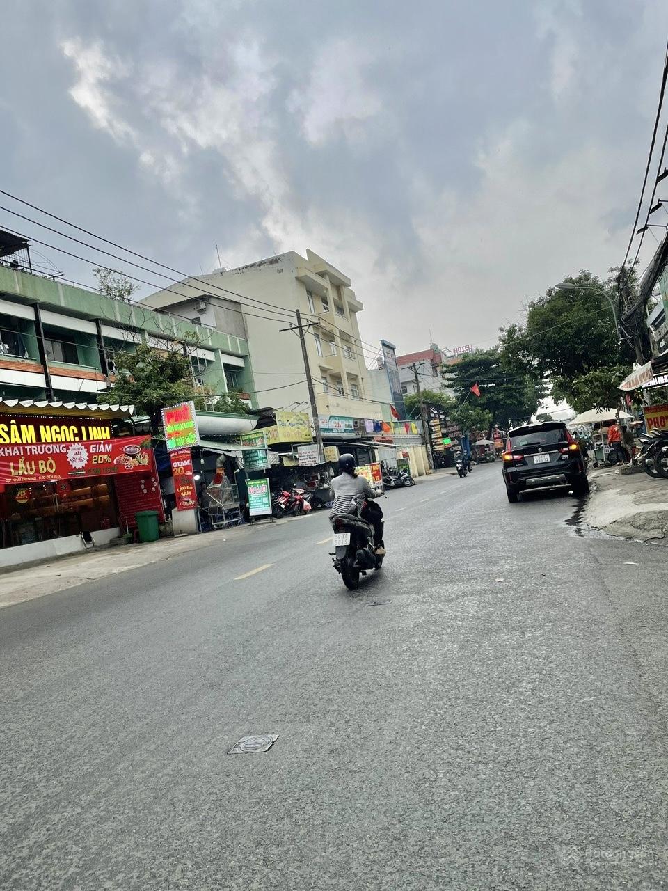 MT Lê Đức Thọ bề ngang 4,5m CN đủ 120m2. Nở hậu 4,8m. Nhà cấp 4 ĐCT kiot 25tr/tháng. Giá 15 tỷ!