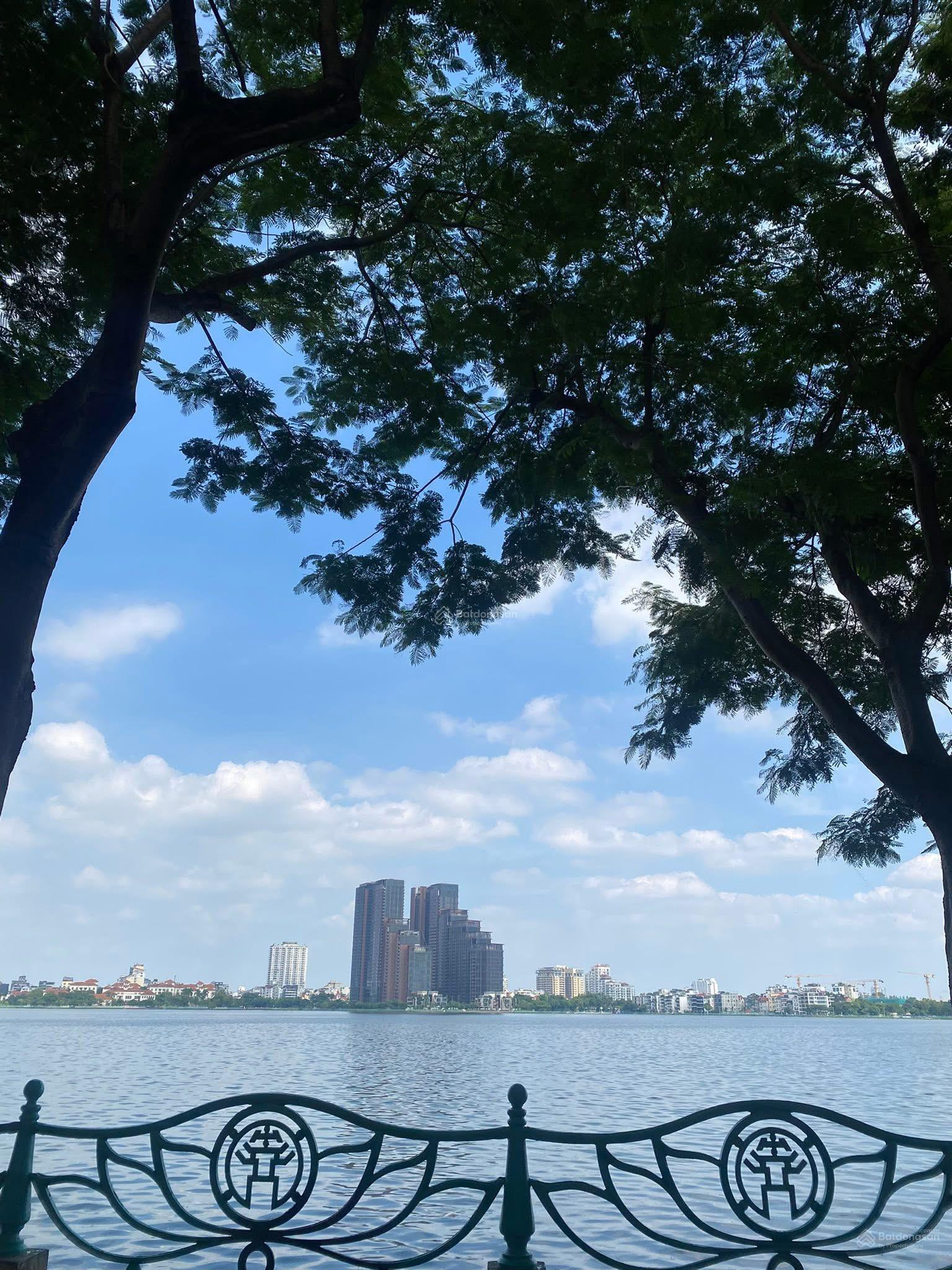 Mặt phố Vệ Hồ, phố bao quanh Hồ Tây 366m2 - 460 tỷ - 4 tầng, mặt tiền 11m - view trực diện Hồ Tây Mặt phố Vệ Hồ, phố bao quanh Hồ Tây 366m2 - 460 tỷ - 4 tầng, mặt tiền 11m - view trực diện Hồ Tây