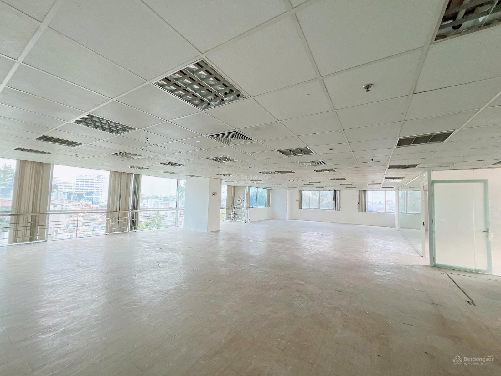 Cho thuê văn phòng mặt tiền đường Ngô Gia Tự Q10, diện tích 100, 150, 250m2 LH: 0938 202 ***