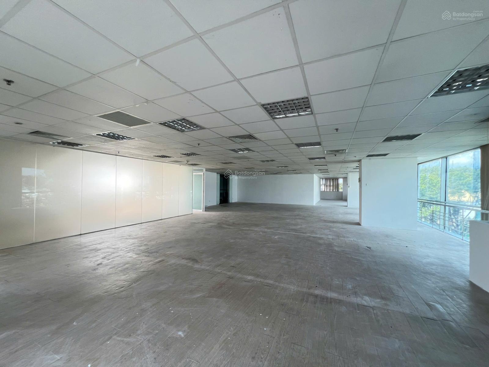 Cho thuê văn phòng mặt tiền đường Ngô Gia Tự Q10, diện tích 100, 150, 250m2 LH: 0938 202 ***