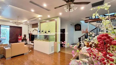 Biệt thự KĐT Sài Đồng full nội thất ngay sát Hồ 159m2 giá chỉ 40.5tỷ. Lh e Lâm 0382 353 ***
