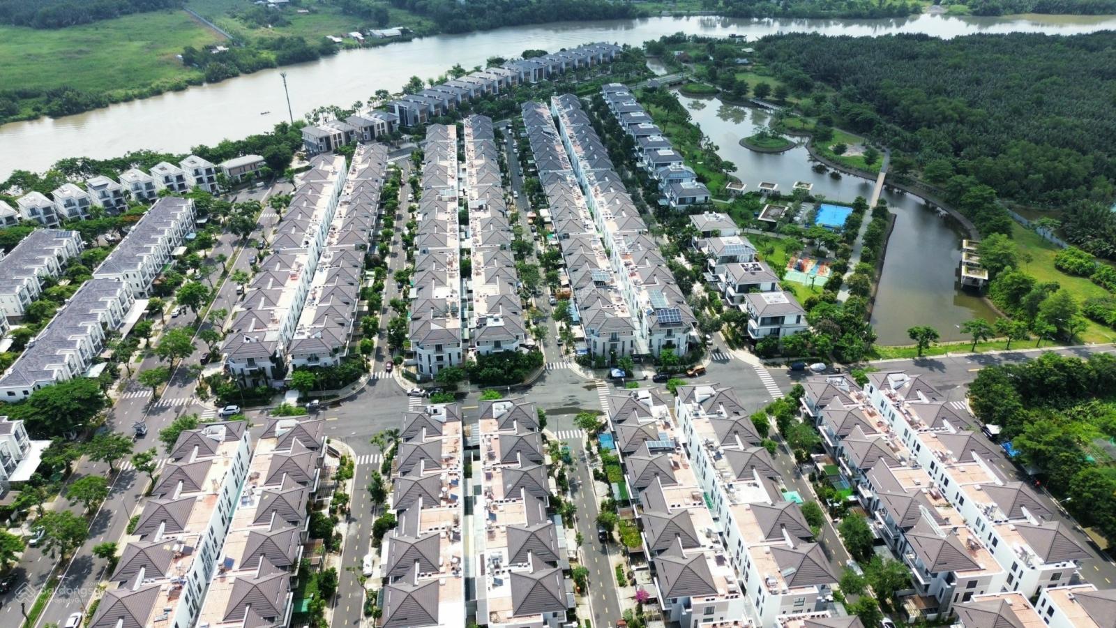 Bán nhà phố Lavila Kiến Á Nam Sài Gòn, Full nội thất chỉ 13 tỷ 100 triệu. LH 0911 199 ***