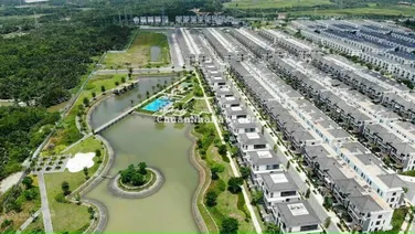 Bán nhà phố Lavila Kiến Á Nam Sài Gòn, Full nội thất chỉ 13 tỷ 100 triệu. LH 0911 199 ***